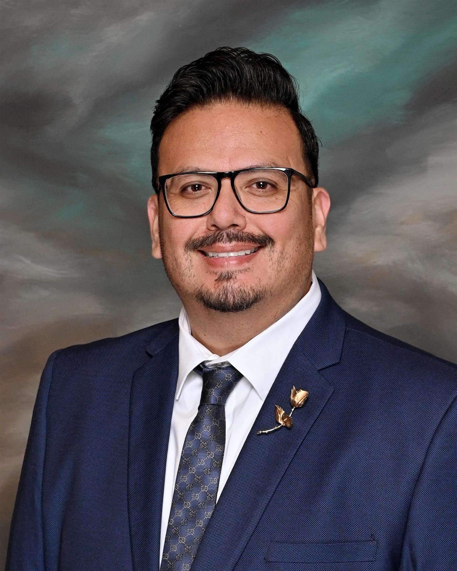 Dr. Stephen Hernandez